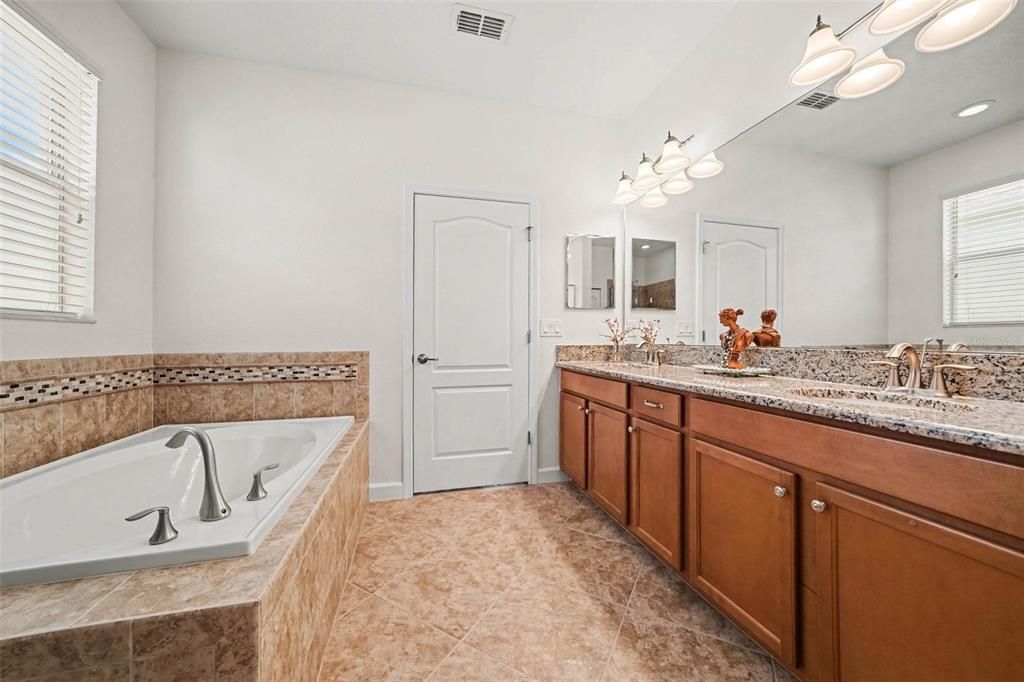 For Sale: $445,000 (4 beds, 3 baths, 2293 Square Feet)