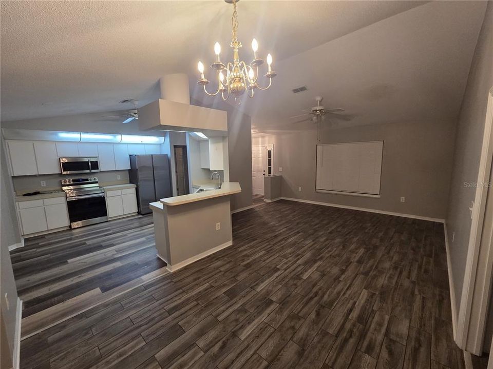 En Venta: $319,500 (3 camas, 2 baños, 1371 Pies cuadrados)