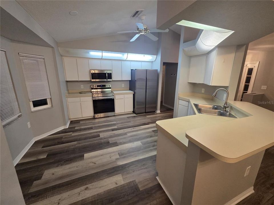 En Venta: $319,500 (3 camas, 2 baños, 1371 Pies cuadrados)