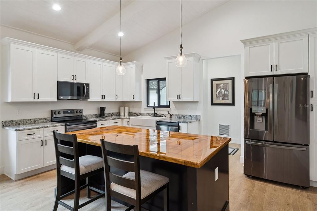 For Sale: $529,000 (3 beds, 2 baths, 1554 Square Feet)