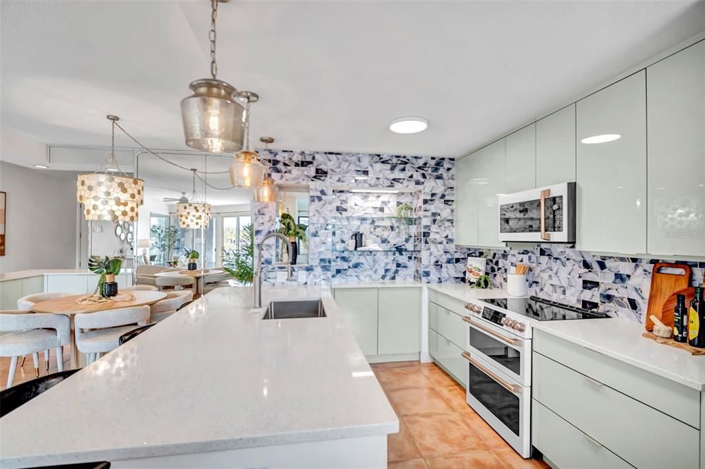 For Sale: $849,000 (2 beds, 2 baths, 1580 Square Feet)