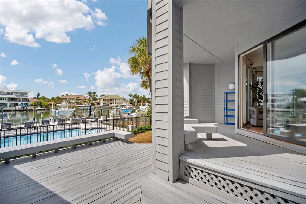 For Sale: $849,000 (2 beds, 2 baths, 1580 Square Feet)