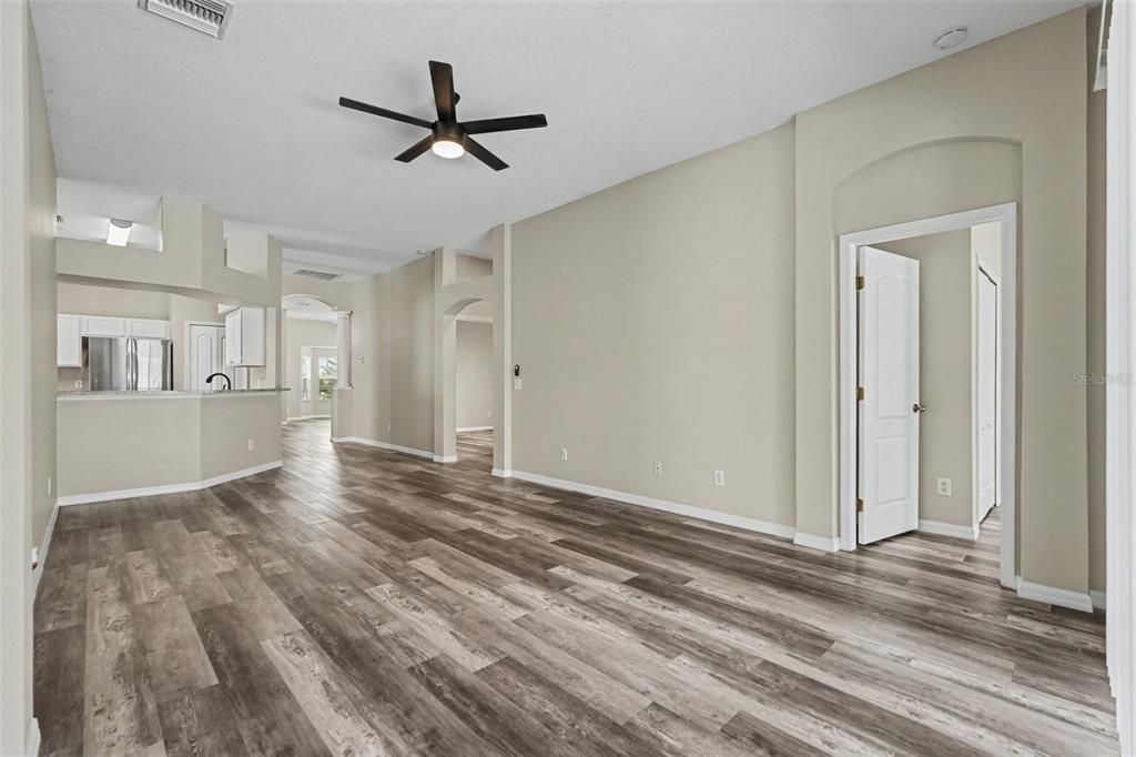 For Sale: $389,900 (4 beds, 2 baths, 2139 Square Feet)