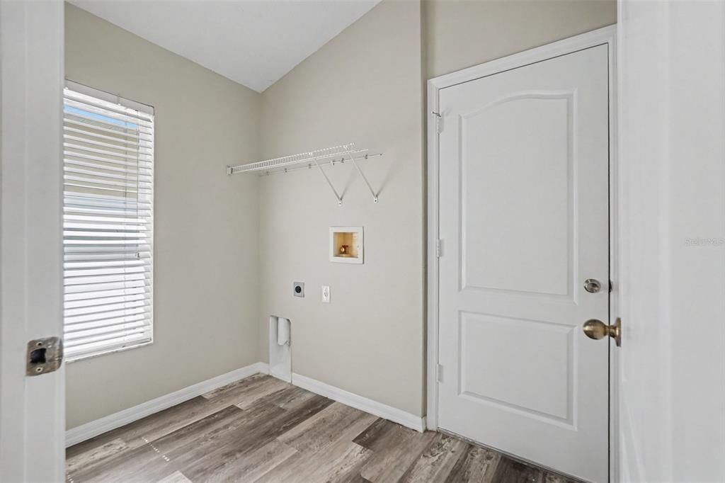 For Sale: $389,900 (4 beds, 2 baths, 2139 Square Feet)