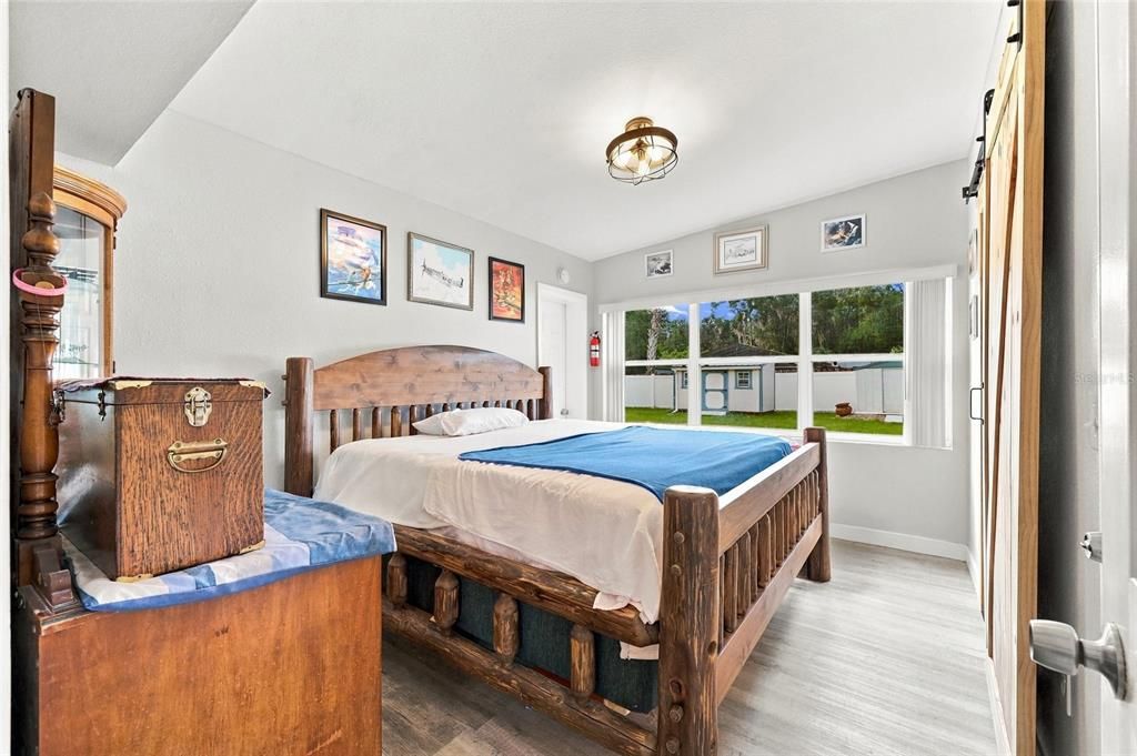 For Sale: $259,900 (2 beds, 1 baths, 972 Square Feet)