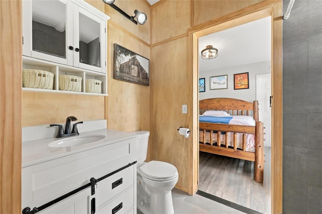 For Sale: $259,900 (2 beds, 1 baths, 972 Square Feet)