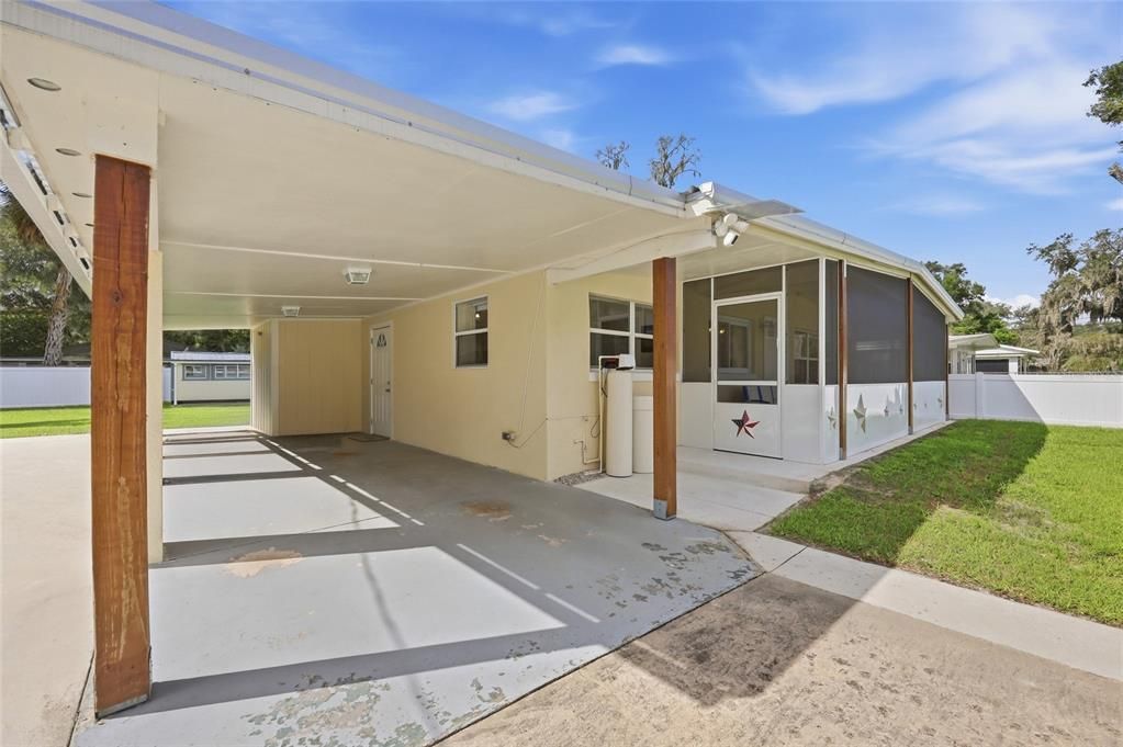 For Sale: $259,900 (2 beds, 1 baths, 972 Square Feet)