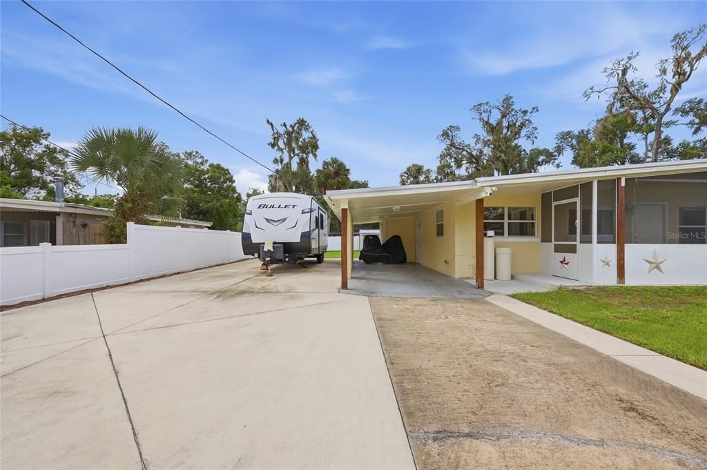 For Sale: $259,900 (2 beds, 1 baths, 972 Square Feet)