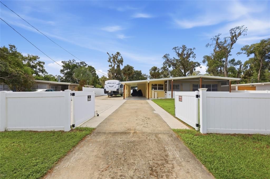 For Sale: $259,900 (2 beds, 1 baths, 972 Square Feet)