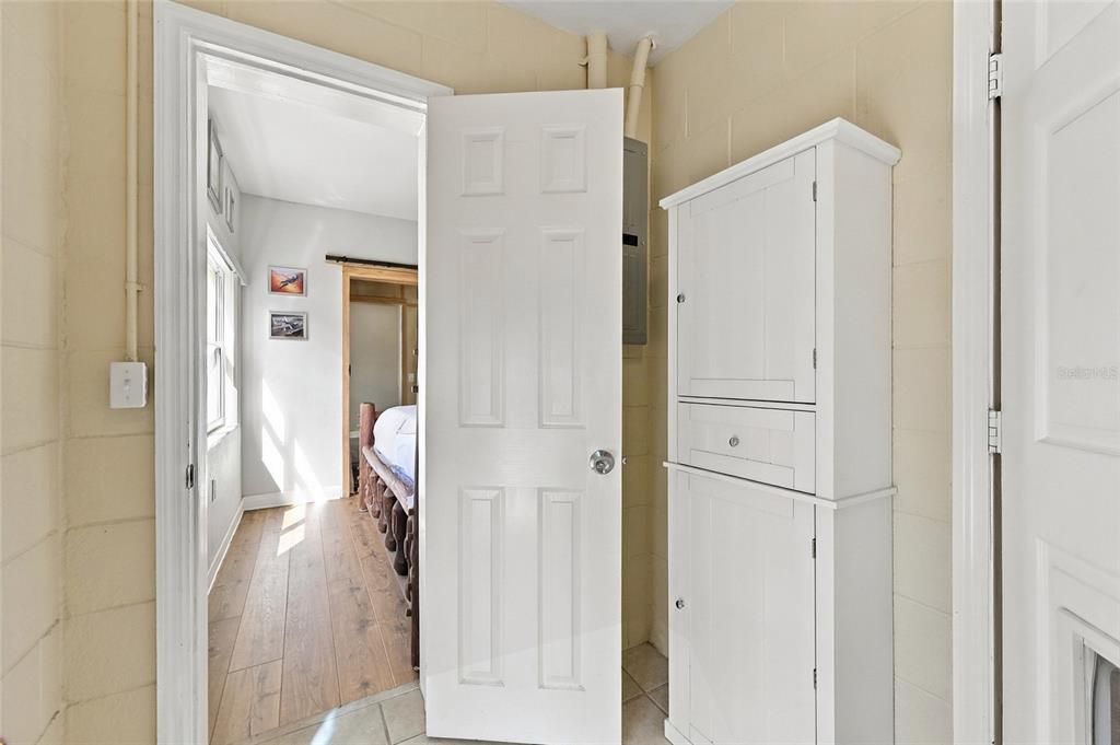 For Sale: $259,900 (2 beds, 1 baths, 972 Square Feet)