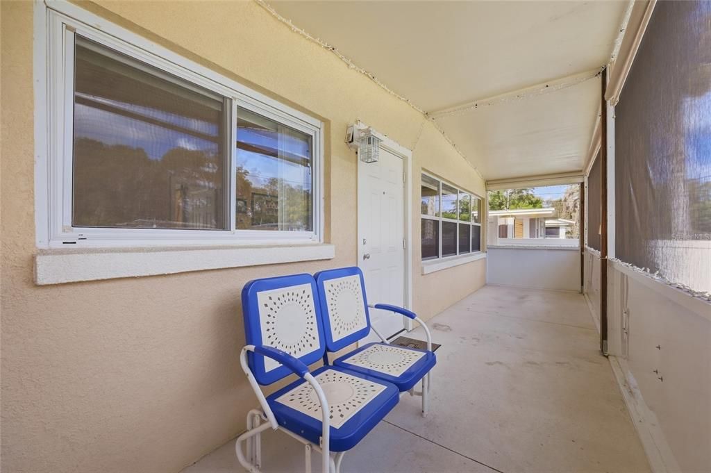 For Sale: $259,900 (2 beds, 1 baths, 972 Square Feet)