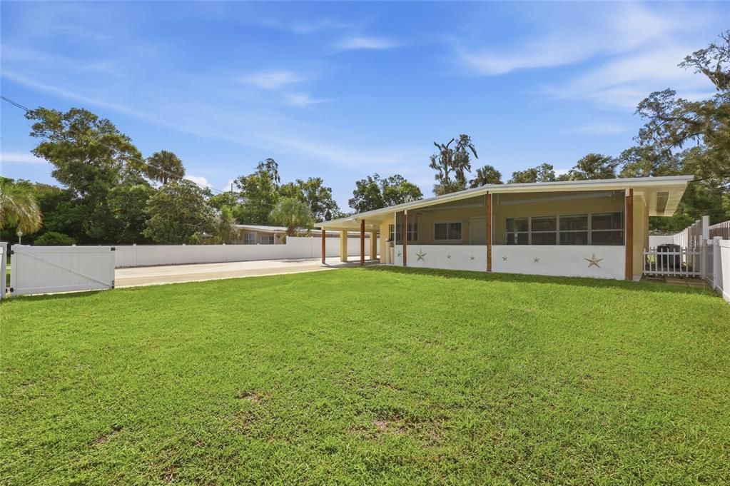 For Sale: $259,900 (2 beds, 1 baths, 972 Square Feet)