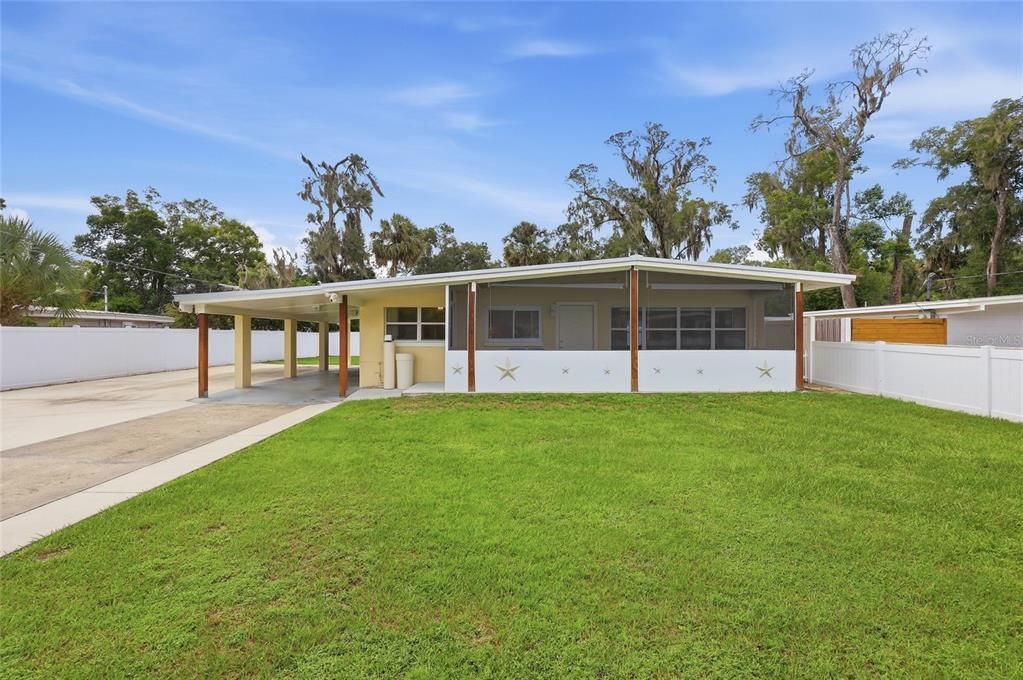 For Sale: $259,900 (2 beds, 1 baths, 972 Square Feet)