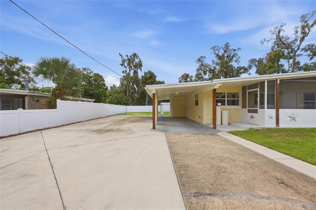 For Sale: $259,900 (2 beds, 1 baths, 972 Square Feet)