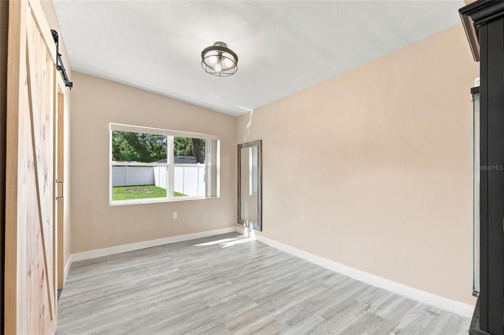 For Sale: $259,900 (2 beds, 1 baths, 972 Square Feet)