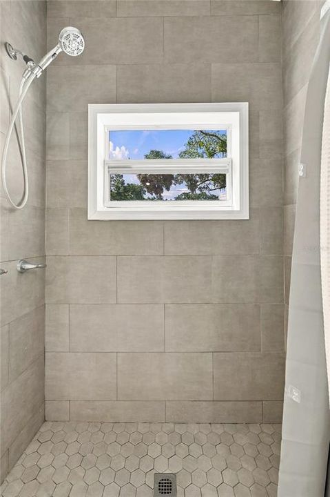 For Sale: $259,900 (2 beds, 1 baths, 972 Square Feet)