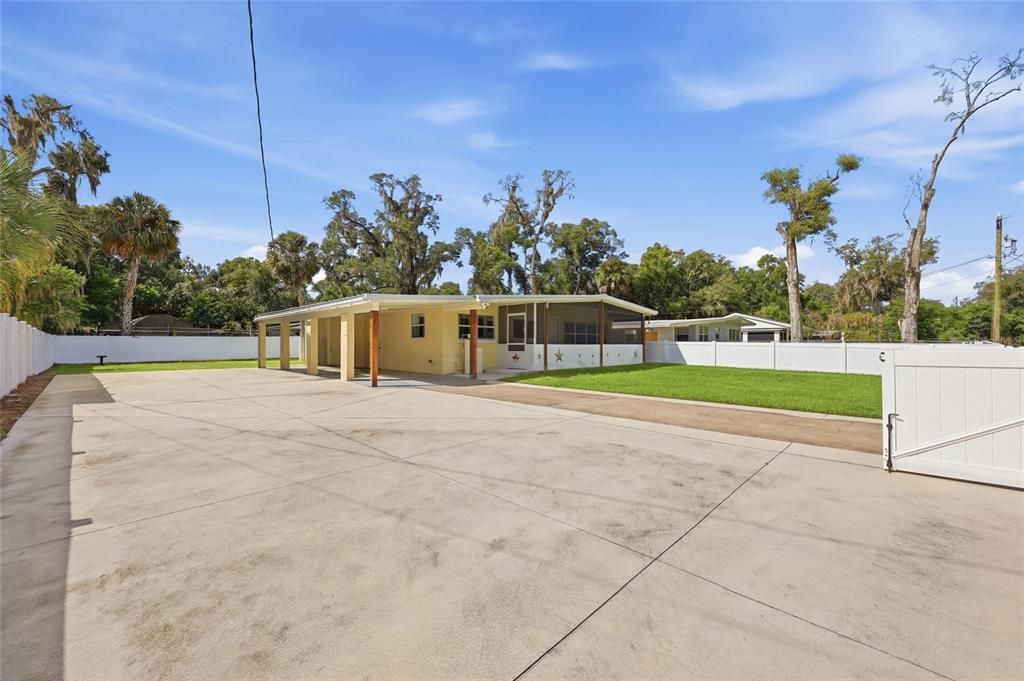 For Sale: $259,900 (2 beds, 1 baths, 972 Square Feet)