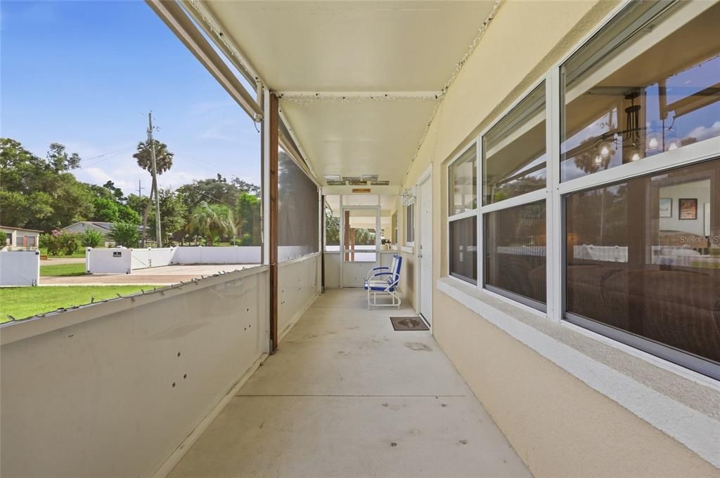 For Sale: $259,900 (2 beds, 1 baths, 972 Square Feet)