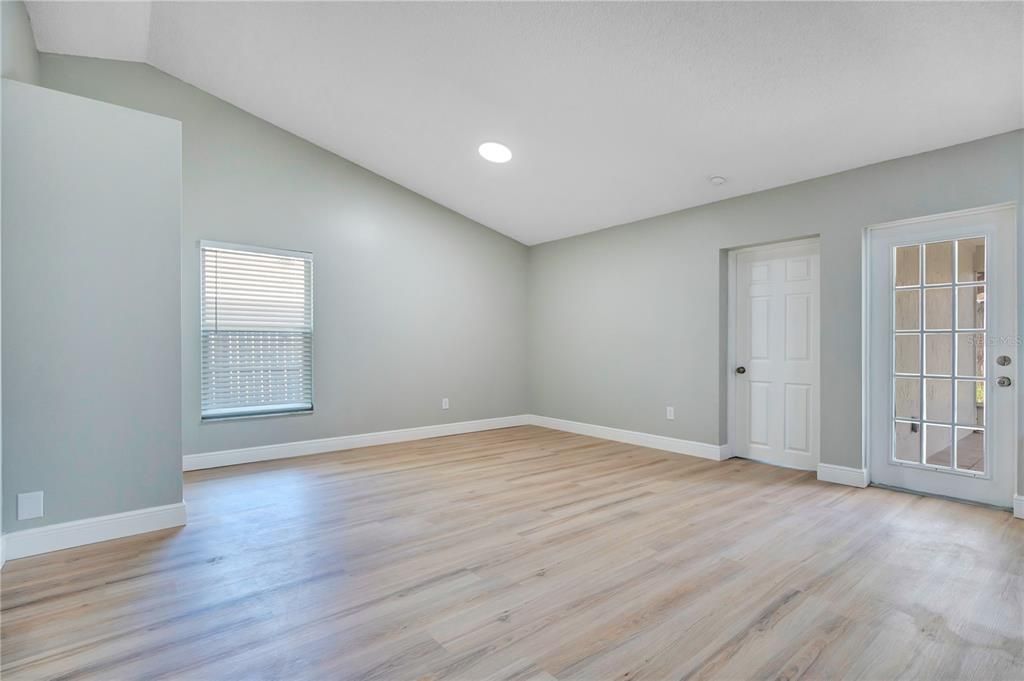 For Sale: $424,900 (4 beds, 2 baths, 1738 Square Feet)
