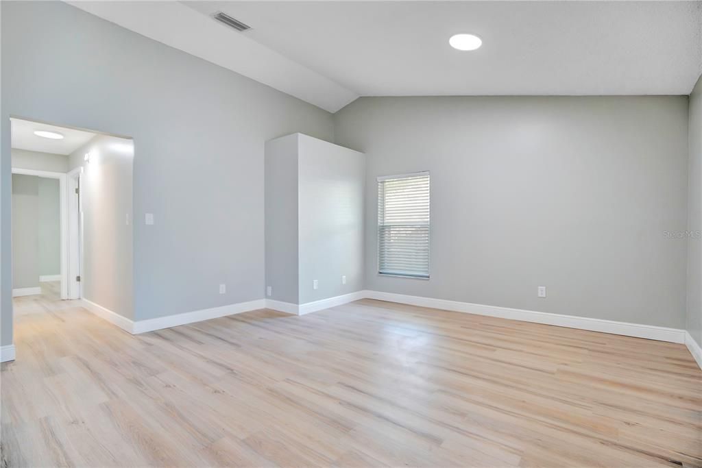 For Sale: $424,900 (4 beds, 2 baths, 1738 Square Feet)