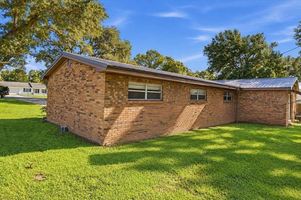 For Sale: $374,900 (3 beds, 2 baths, 1491 Square Feet)