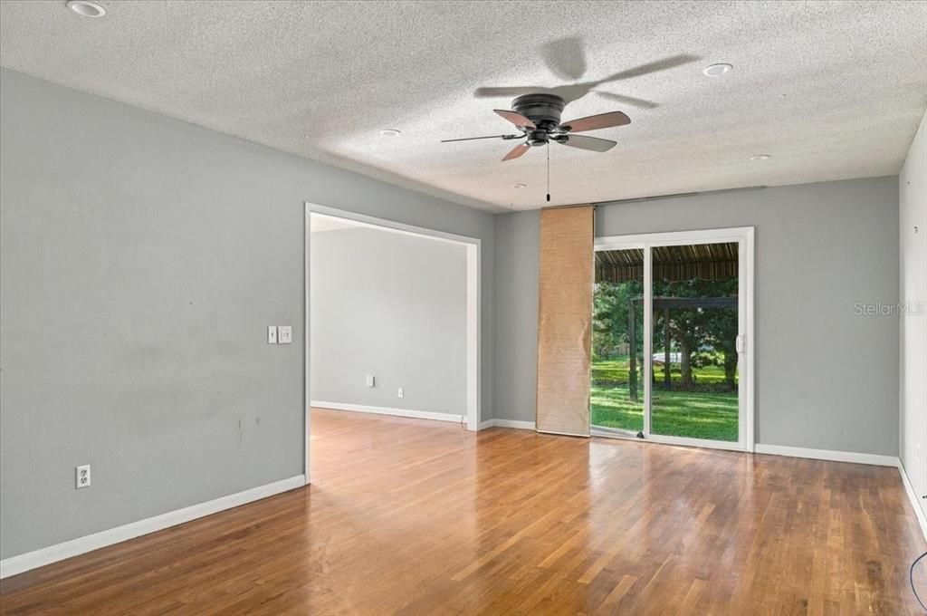 For Sale: $374,900 (3 beds, 2 baths, 1491 Square Feet)