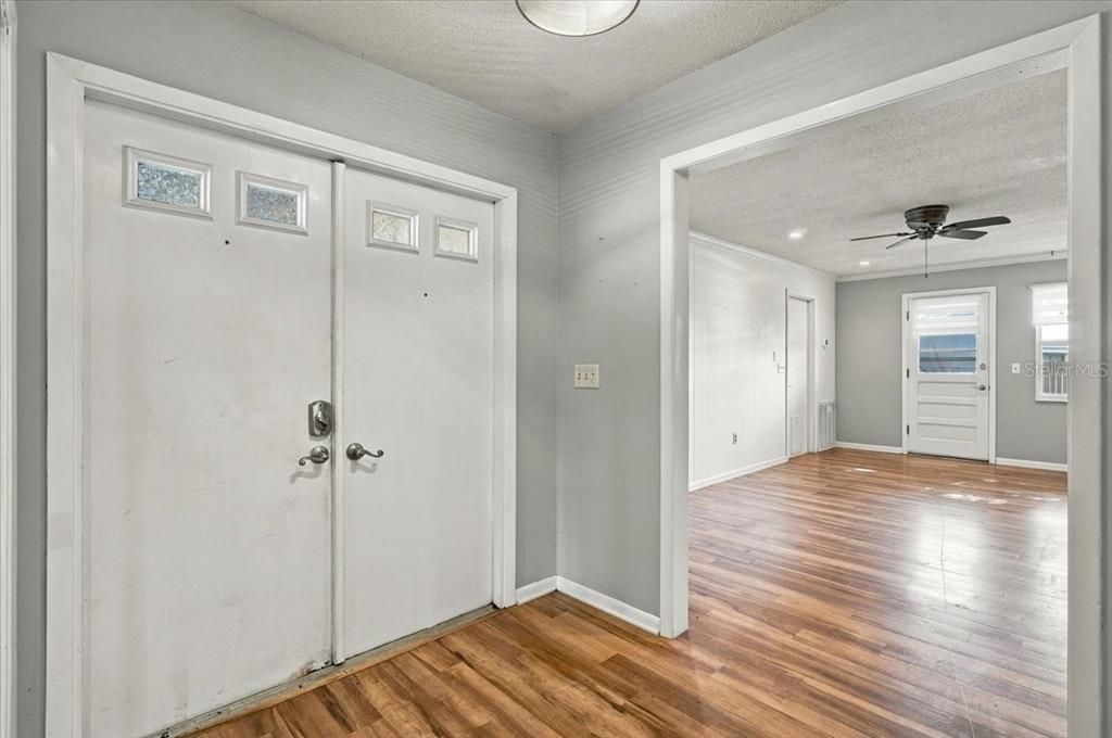 For Sale: $374,900 (3 beds, 2 baths, 1491 Square Feet)