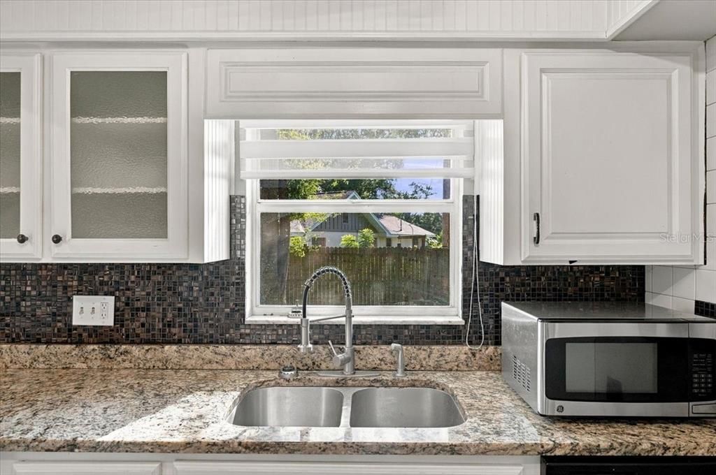 For Sale: $374,900 (3 beds, 2 baths, 1491 Square Feet)