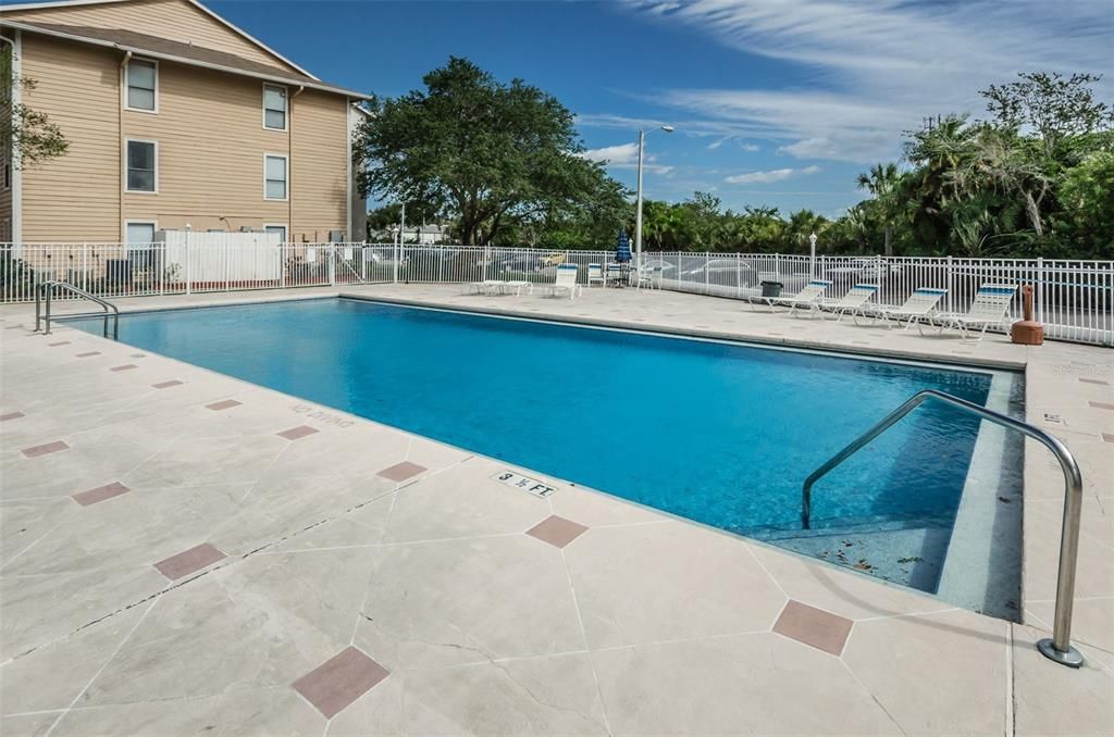 For Rent: $1,425 (1 beds, 1 baths, 705 Square Feet)