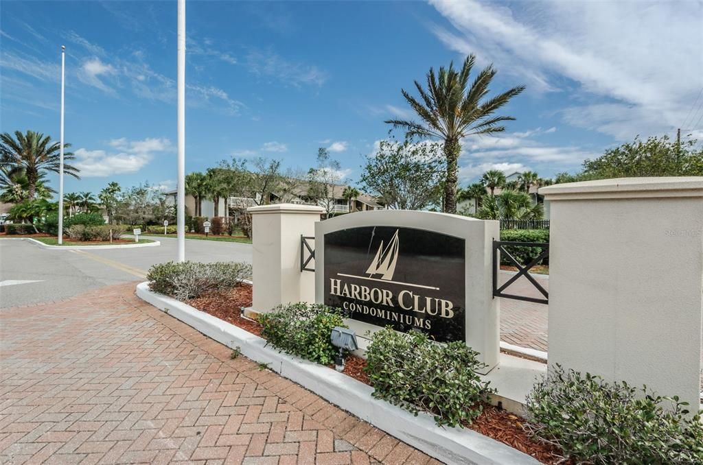For Rent: $1,425 (1 beds, 1 baths, 705 Square Feet)