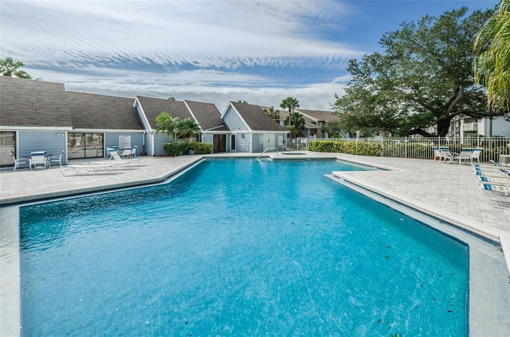 For Rent: $1,425 (1 beds, 1 baths, 705 Square Feet)
