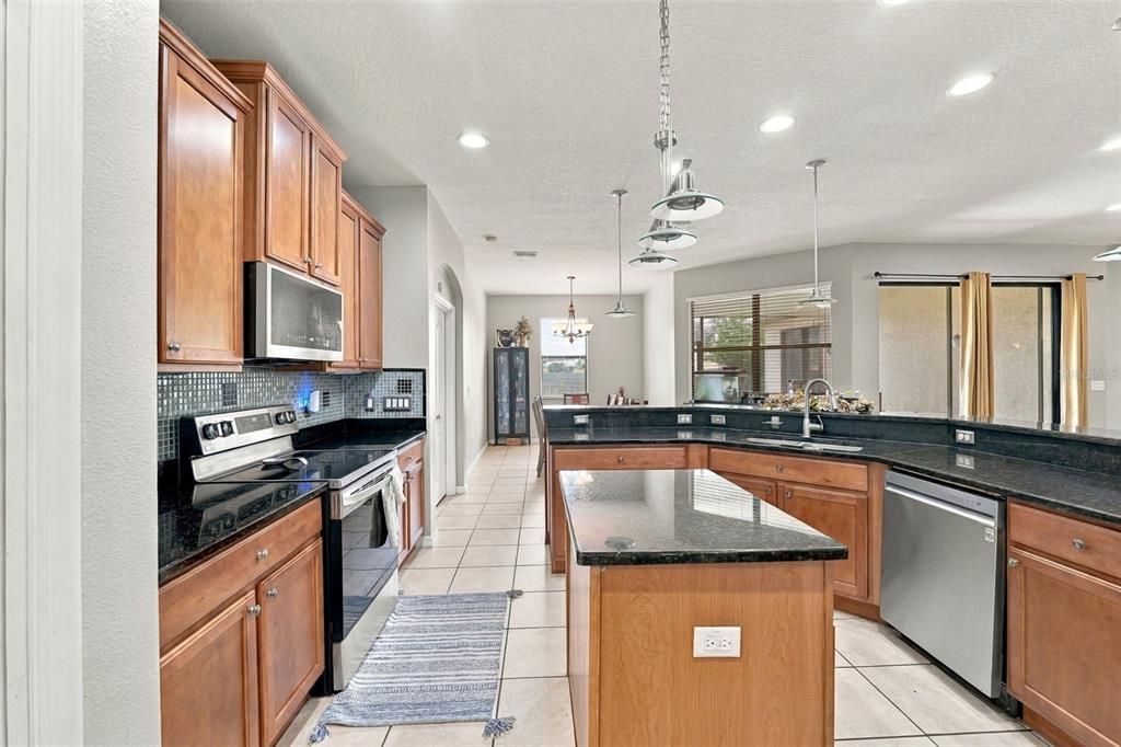 En Venta: $475,000 (4 camas, 3 baños, 2640 Pies cuadrados)