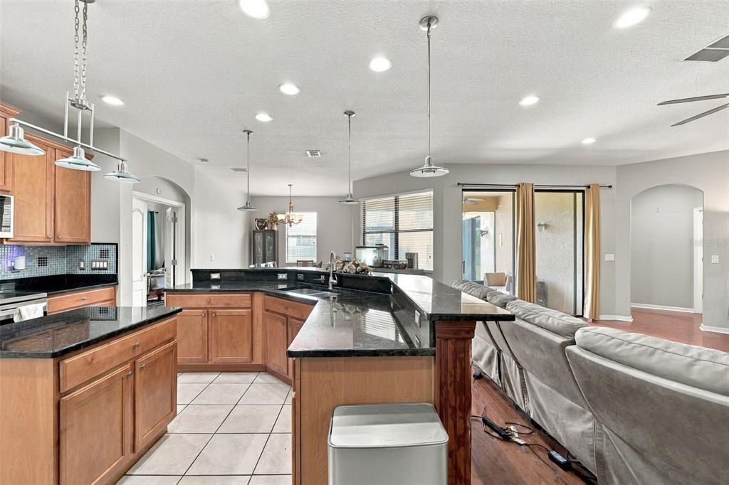 En Venta: $475,000 (4 camas, 3 baños, 2640 Pies cuadrados)