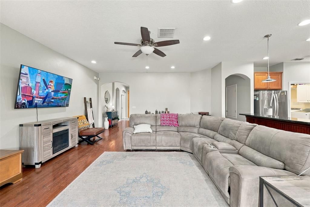 En Venta: $475,000 (4 camas, 3 baños, 2640 Pies cuadrados)