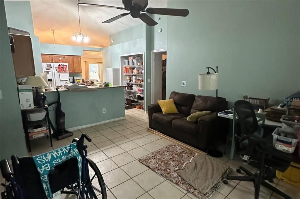 For Sale: $354,900 (3 beds, 2 baths, 1400 Square Feet)