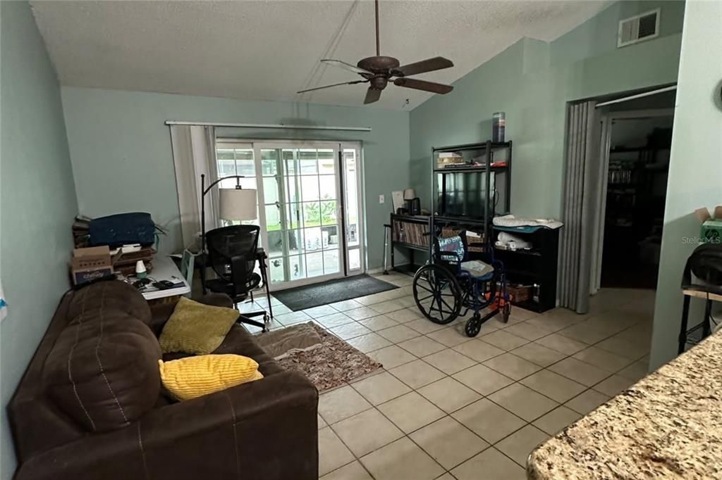 For Sale: $354,900 (3 beds, 2 baths, 1400 Square Feet)