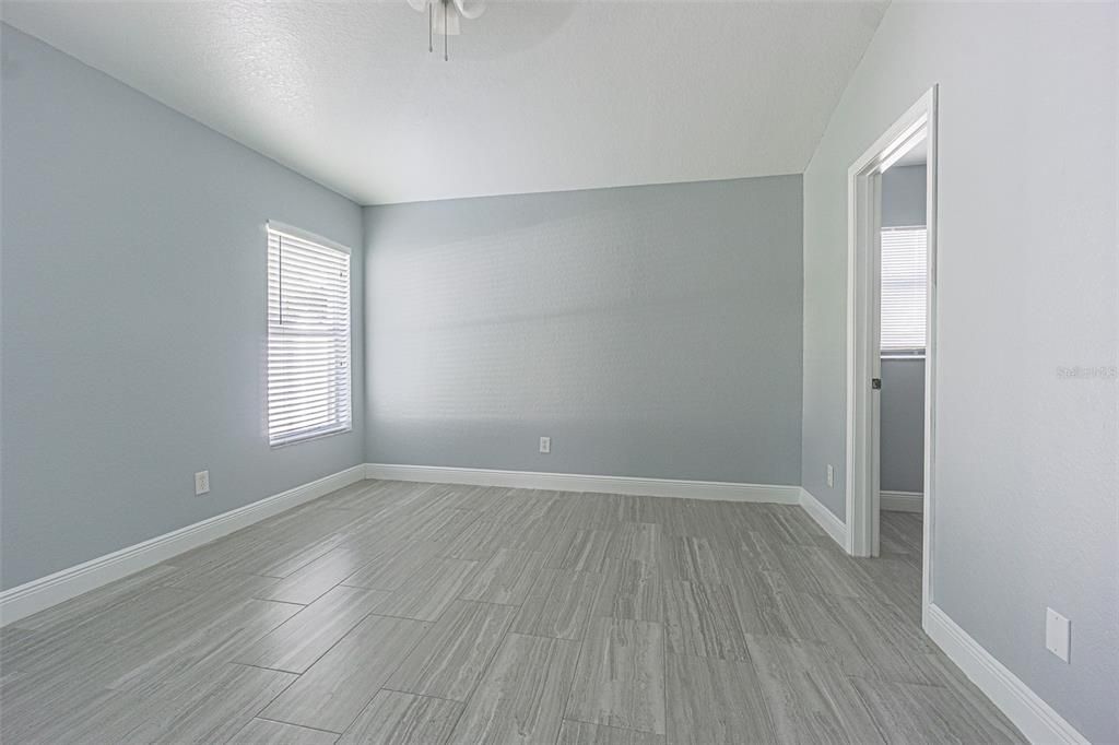 For Sale: $324,900 (4 beds, 2 baths, 1676 Square Feet)