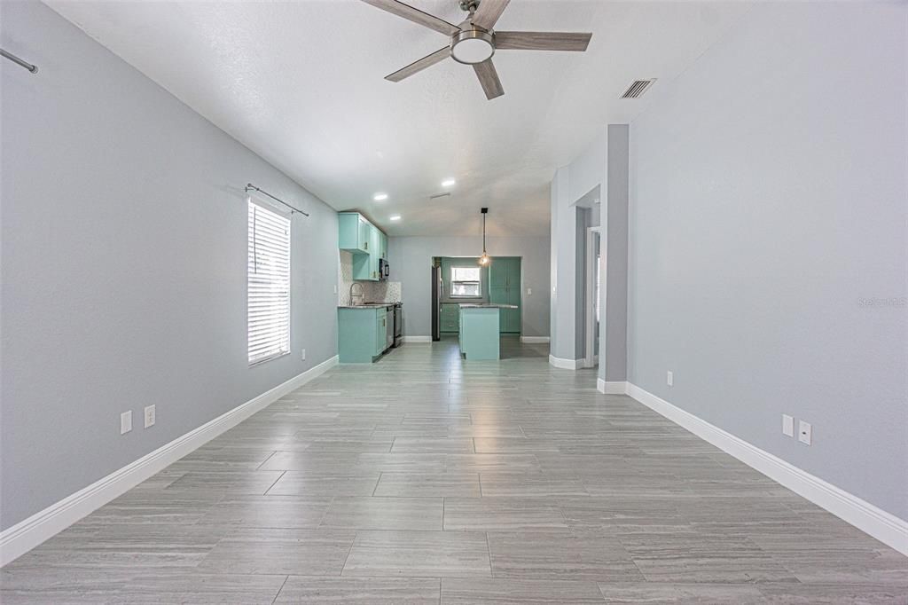For Sale: $324,900 (4 beds, 2 baths, 1676 Square Feet)