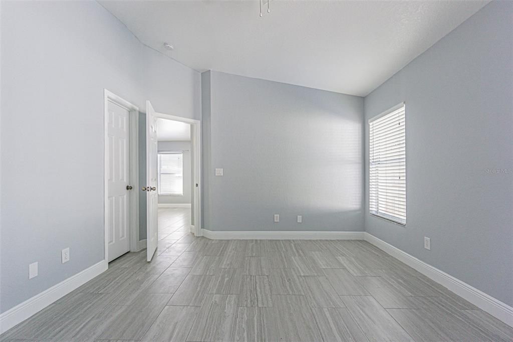 For Sale: $324,900 (4 beds, 2 baths, 1676 Square Feet)