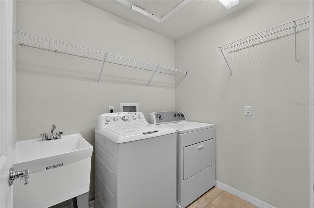 For Sale: $465,000 (3 beds, 3 baths, 1830 Square Feet)