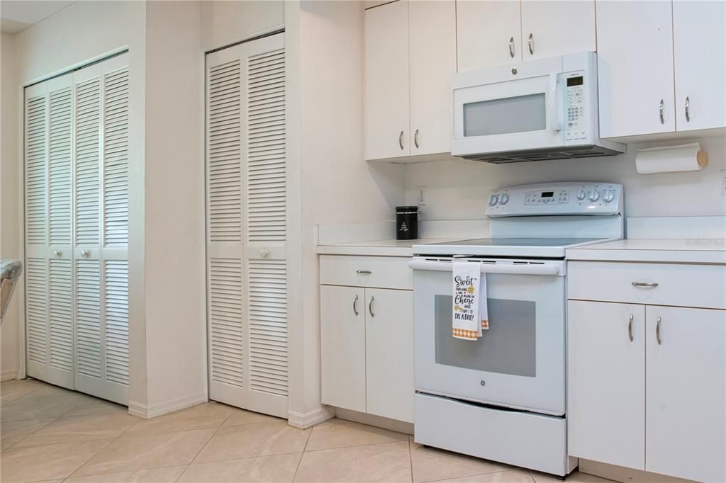 For Sale: $210,000 (2 beds, 2 baths, 1564 Square Feet)