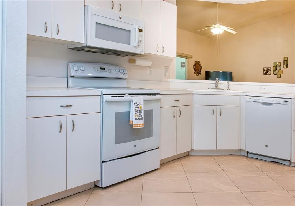 For Sale: $210,000 (2 beds, 2 baths, 1564 Square Feet)