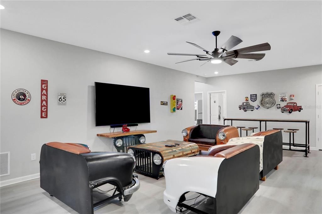 For Sale: $1,650,000 (15 beds, 15 baths, 7004 Square Feet)