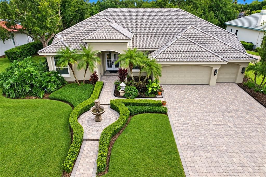 Active With Contract: $850,000 (4 beds, 3 baths, 2913 Square Feet)