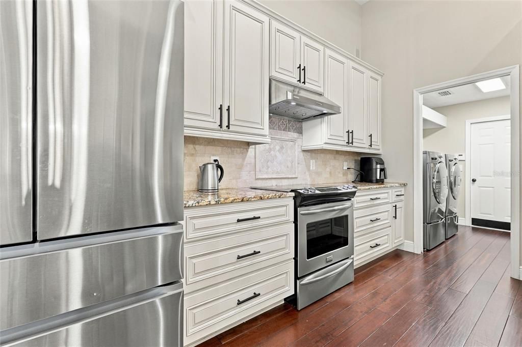 Active With Contract: $850,000 (4 beds, 3 baths, 2913 Square Feet)