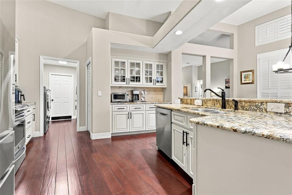 Active With Contract: $850,000 (4 beds, 3 baths, 2913 Square Feet)