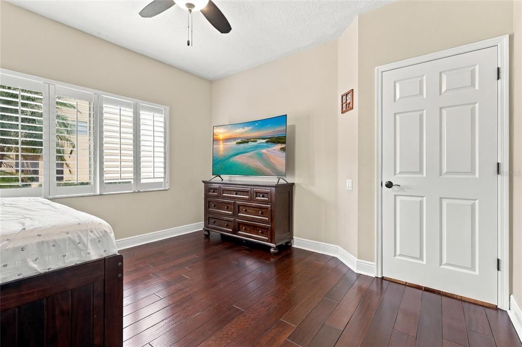 Active With Contract: $850,000 (4 beds, 3 baths, 2913 Square Feet)
