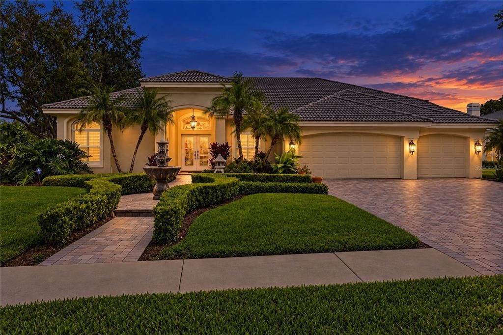 Active With Contract: $850,000 (4 beds, 3 baths, 2913 Square Feet)