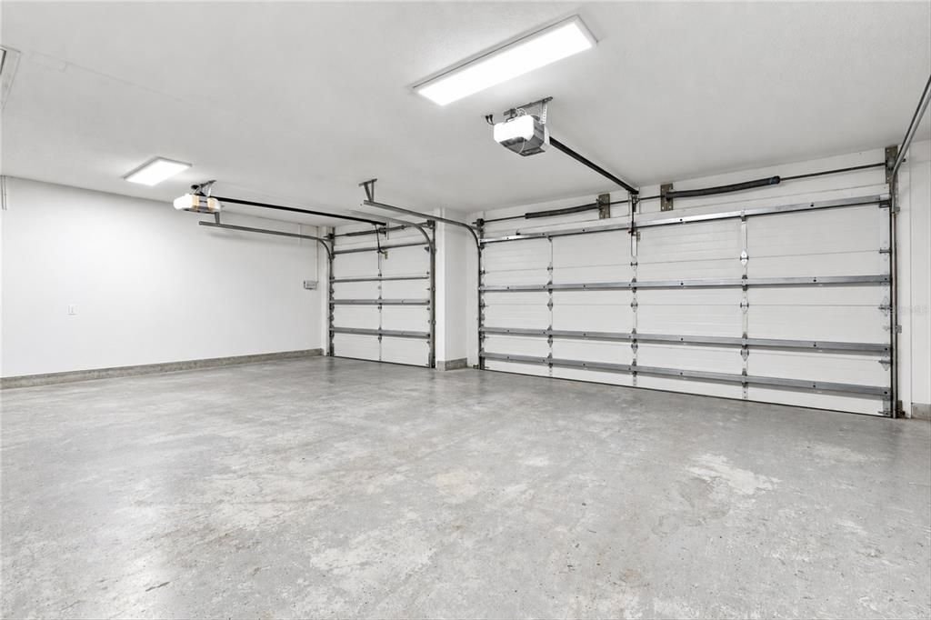 Active With Contract: $850,000 (4 beds, 3 baths, 2913 Square Feet)