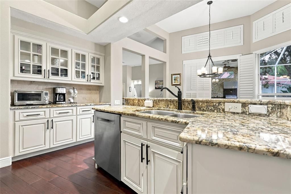 Active With Contract: $850,000 (4 beds, 3 baths, 2913 Square Feet)